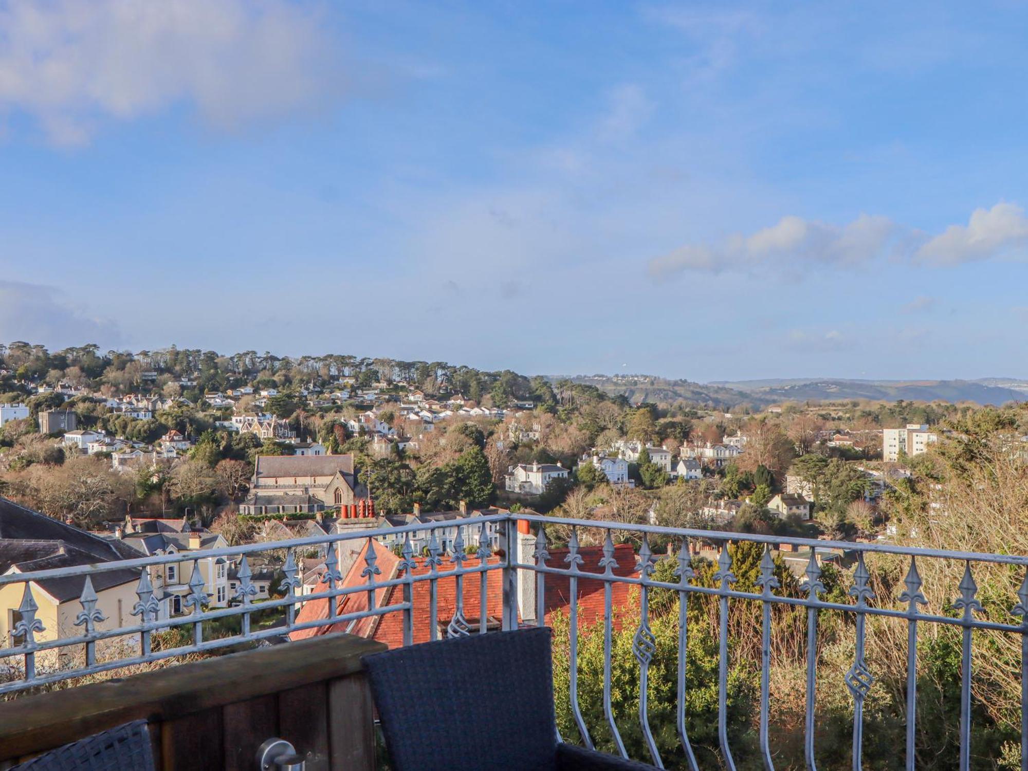 Flat 3 Channel View Apartment